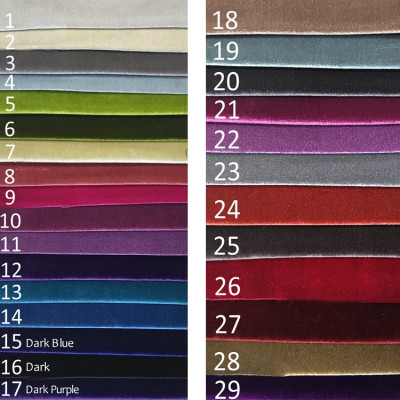 Elegantní barokní židle v původní oranžové barvě s lesklými zlatými podpěrami