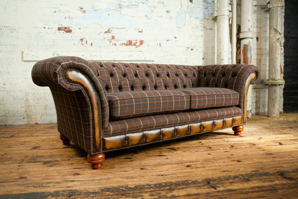 Klasická pohovka Chesterfield se 3 sedadly, designové pohovky, polstrované pohovky, kůže, hnědá.