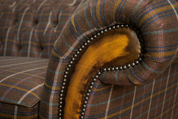 Klasická pohovka Chesterfield se 3 sedadly, designové pohovky, polstrované pohovky, kůže, hnědá.