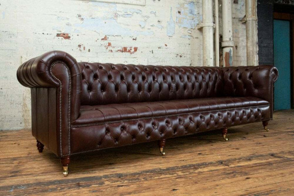 Hnědý Chesterfield 4místná klasická luxusní barokní rokoko pohovka