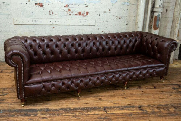 Hnědý Chesterfield 4místná klasická luxusní barokní rokoko pohovka