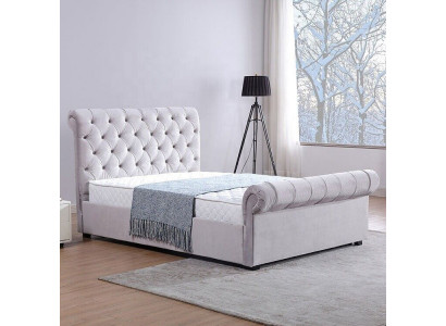 Klasická sametová textilní postel Dvoulůžkový hotelový pokoj s polstrovanými lůžky 180x200 cm.