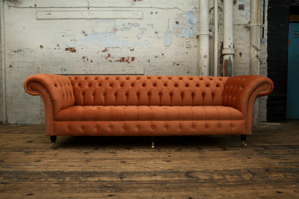 Pohovka Chesterfield potah Textil. Designové luxusní kožené pohovky, 4místné, délka 265 cm.
