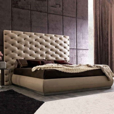 Bežový stěnový panel Chesterfield Luxusní Designer postel s manželskou postelí.
