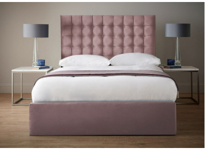 Růžová designérská manželská postel Chesterfield, designer ložnice postel.