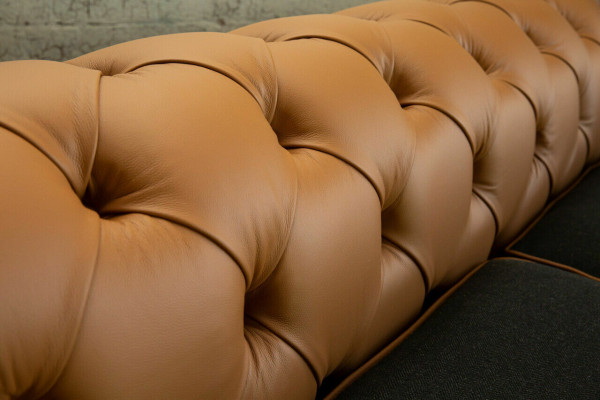 Hnědá sedací souprava Chesterfield, 4místná pohovka, pohovky, sametové kůže.