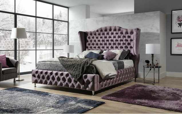 Černá postel Chesterfield polštář dvojlůžková luxusní ložnice design postele.