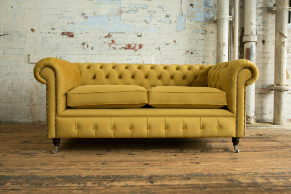 Žlutý gauč Chesterfield s dvěma sedadly, designový obývací pokoj 2-er.
