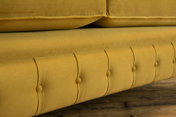 Žlutý gauč Chesterfield s dvěma sedadly, designový obývací pokoj 2-er.