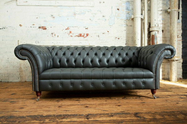 Sedačka Chesterfield z šedé kůže, designový třísedadlový gauč
