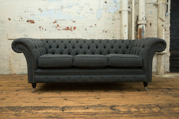 Černá pohovka Chesterfield od designéra, 3místná, do obývacího pokoje.