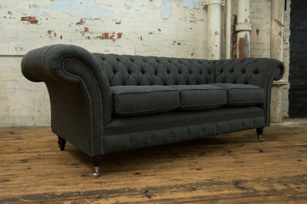 Černá pohovka Chesterfield od designéra, 3místná, do obývacího pokoje.