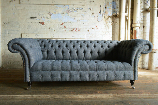 Šedý textilní třímístný Chesterfield Luxus 3-sedačka, designová pohovka