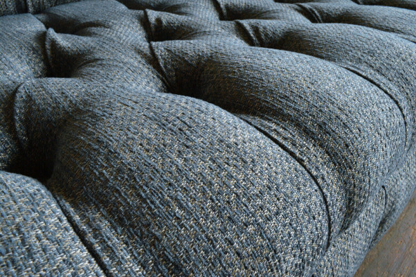 Šedý textilní třímístný Chesterfield Luxus 3-sedačka, designová pohovka