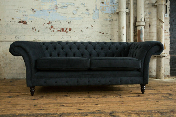 Elegantní černá pohovka Chesterfield od designéra, 3místná luxusní pohovka.