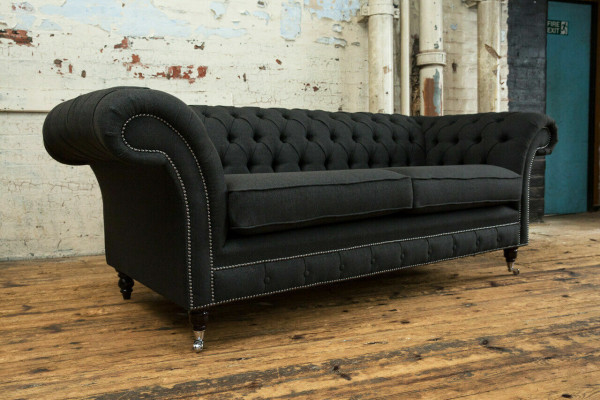 Černá moderní třímístná pohovka Chesterfield luxusního designu