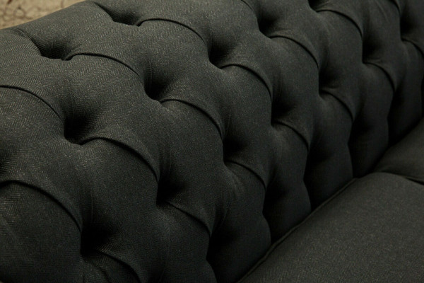Černá moderní třímístná pohovka Chesterfield luxusního designu