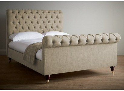 Bežová luxusní manželská postel Chesterfield designérské ložnice.