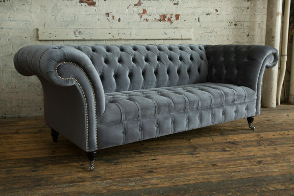 Moderní šedý třímístný šedý Chesterfield stylizovaný obývací pokoj 3místná pohovka