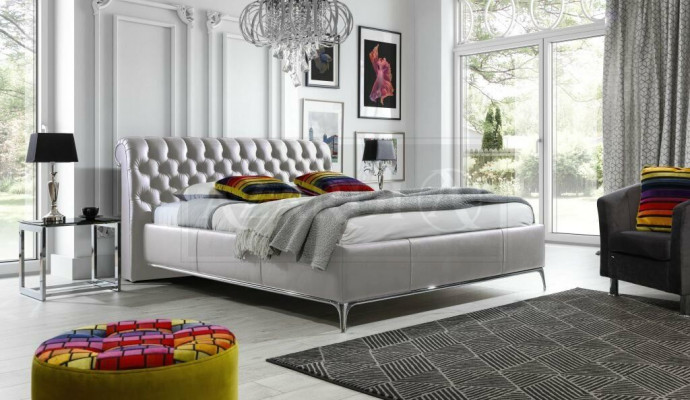 Černá postel Chesterfield luxusní manželská postel návrhářský nábytek pro ložnici