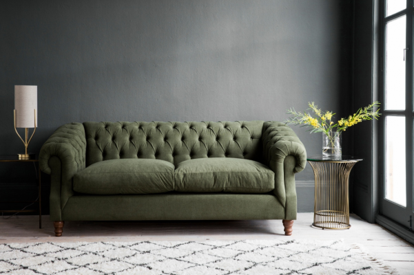 Zelený chesterfieldský tříkřeselný designový luxusní gauč