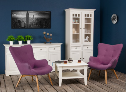 Klasická skupina nábytku v designu 2 kusů, venkovský styl, vitrína, komoda, dřevěný nábytek.