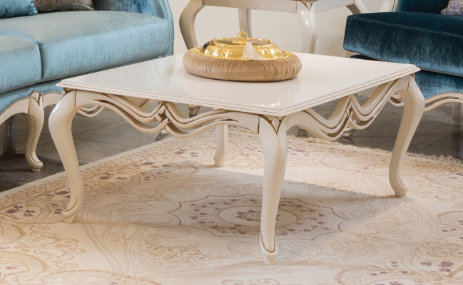 Luxusní sedací souprava 3+1 se stolečkem a křeslem, potažená látkou, 4 kusy.