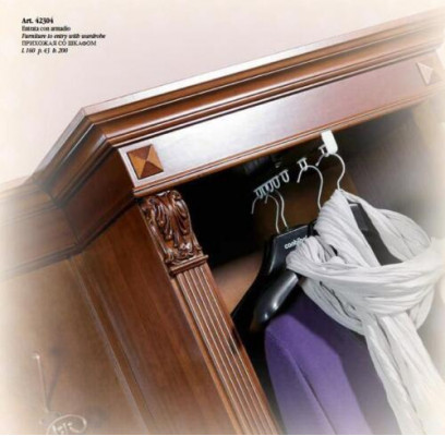 Flur Garderobe Set s šatní skříní a panelem z venkovského stylu.