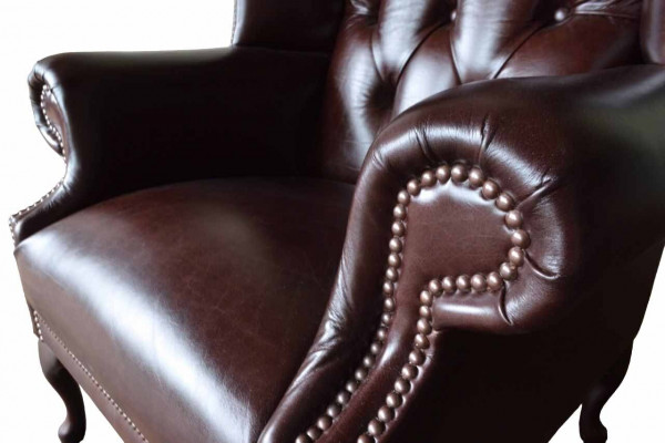 Křeslo 1místné hnědé obývacího pokoje, kožené, designové, Chesterfield, s ušima