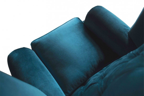 Šedá křeslo s ušima Chesterfield design čalouněný textilní obývací pokoj.