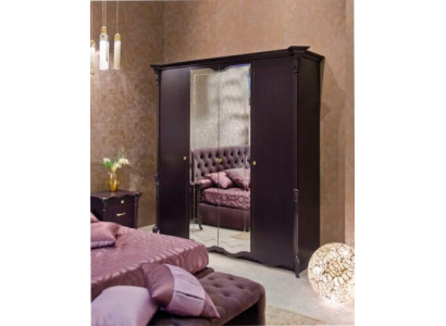 Nádherná skříň s ​​zrcadlovými dveřmi v elegantním italském designu