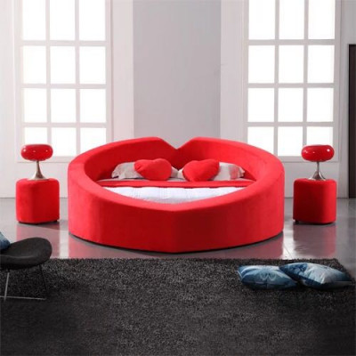 Designer postel ve tvaru srdce, lůžko líbánkám, luxusní postel, postelový rám, postelé ve veřejných domech.