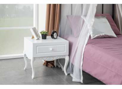 Noční stolek pro děti do mládežnického pokoje, dřevo, moderní design nábytku.