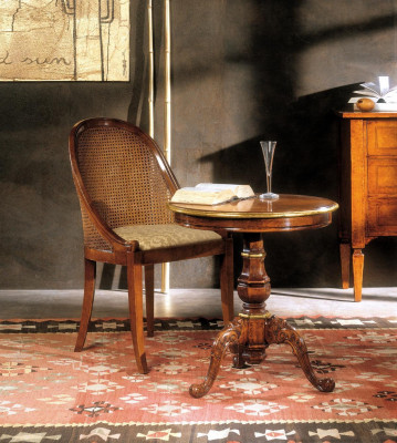 Klasický konferenční stolek vedlejší stůl pohovka obývací pokoj stůl dřevo noblesní design.