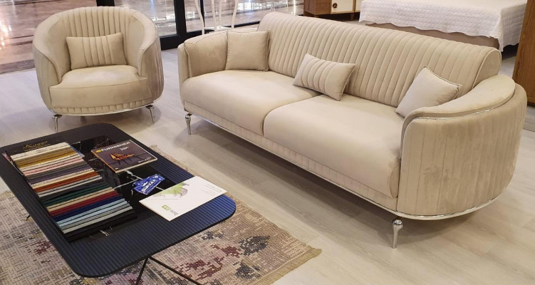 Sada sedací soupravy do obývacího pokoje s textilním potahem v bílé barvě, moderní design 3+1 místná.