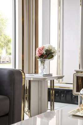Beistelltisch Bílá Obývací pokoj Kov Sklo Nový Moderní Design Nábytek Luxus