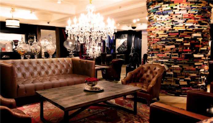 Mužský klub Chesterfield sofa gauč kožená potah třísedák hnědá.