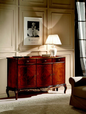 Eleganční luxusní italský nábytek z masivu Skříň italský obývací pokoj