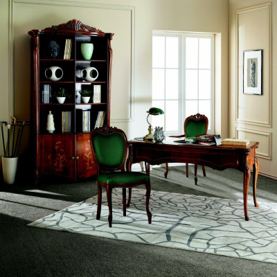 Italský klasický nábytek z masivního dřeva, luxusní design psací stůl, kancelářský nábytek.