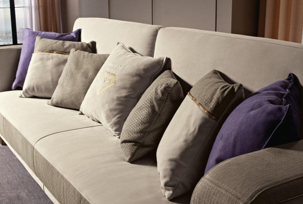 Designer třímístná pohovka s moderním designem do obývacího pokoje