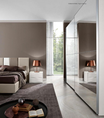 Koupelnová skříň Skříň se šikmými dveřmi Skříně Designová moderní skříň