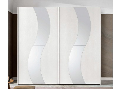 Šatní skříň se závěsnými dvířky, design z masivního dřeva, moderní.