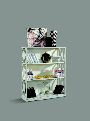 Klasická knihovna v barokním stylu s policemi, italský design