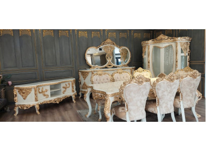 Nádherná jídelna s bohatými dekoračními prvky.