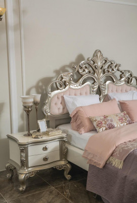 Ložnice Set Luxusní postel 2x noční stolek šatní skříň křeslo 6 dílný.