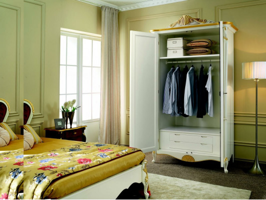 Klasické nábytek Zrcadlo Skříň Dřevěná skříň Skříně Kredence Komody Itálie