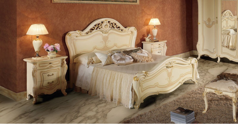 Manželská postel rámovaná dřevem 180x200 ložnice postel hotel postel postel s polštářem
