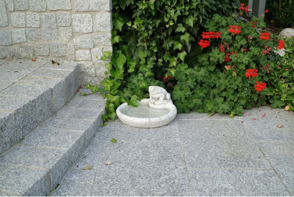 Vogel Tränke Skulptur Design Figur Statue Dekor Garten Figuren Statuen