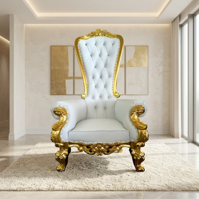 Ein wunderschöner weißer, verschnörkelter Sessel im Barock- und Chesterfield-Stil mit Elementen des Chesterfield-Stils