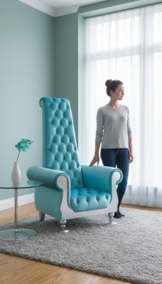 Ein raffinierter Sessel mit hoher Rückenlehne und einem Design, das an einen Voltaire-Sessel erinnert